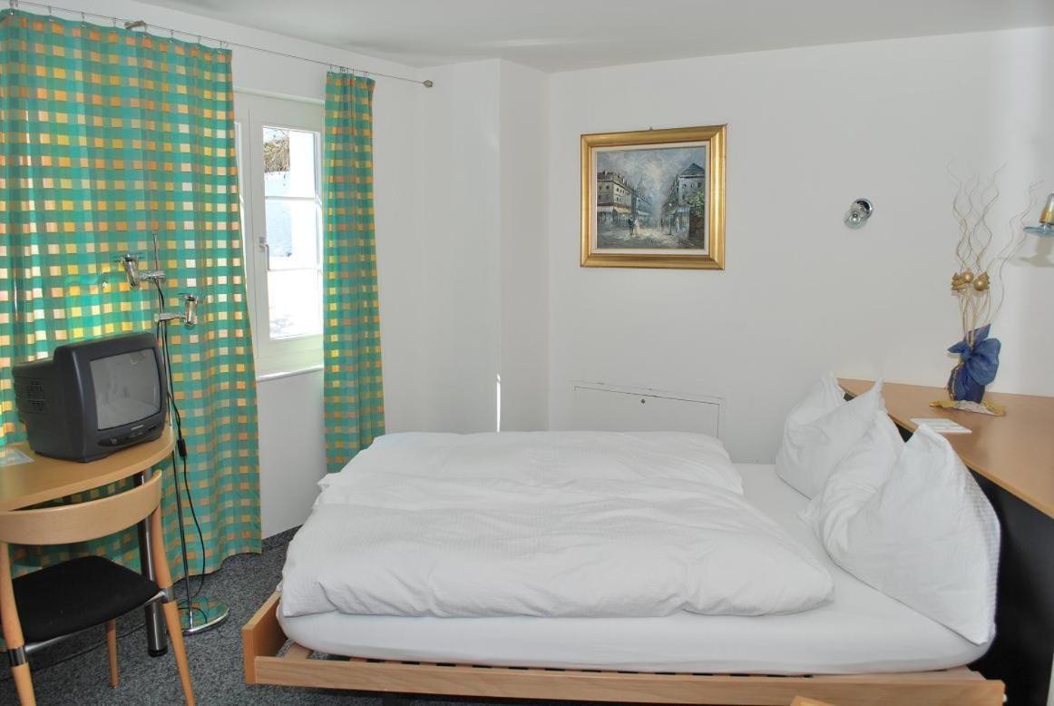 Hotel Rhonequelle オーバーヴァルト エクステリア 写真