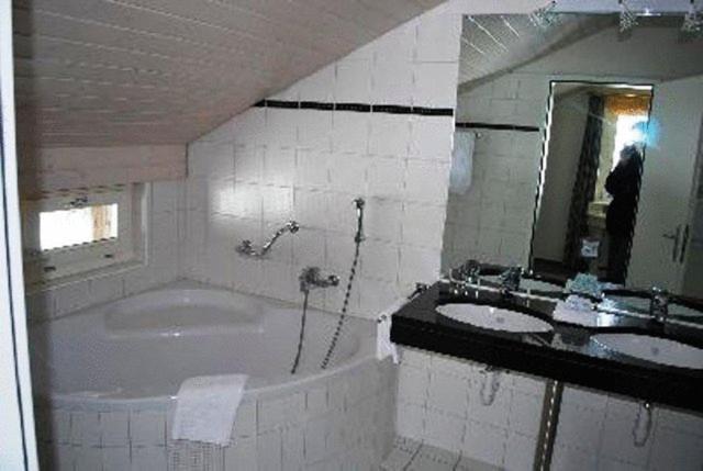 Hotel Rhonequelle オーバーヴァルト エクステリア 写真
